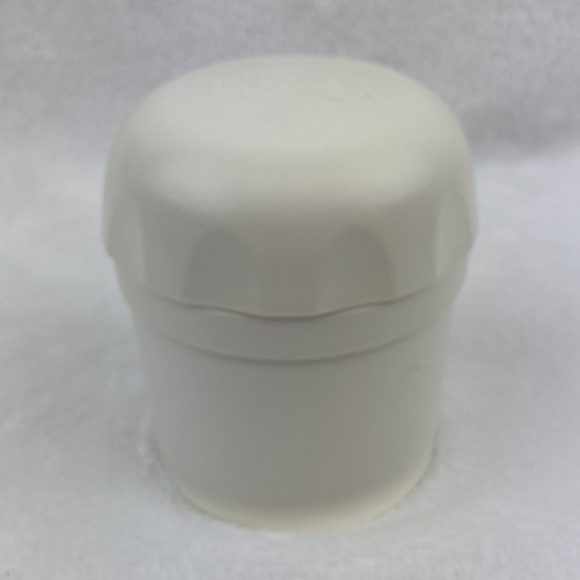 The Pampered Chef Spiral & Slice Fruit & Veggie Hand Held Slicer - Picture 5 of 12